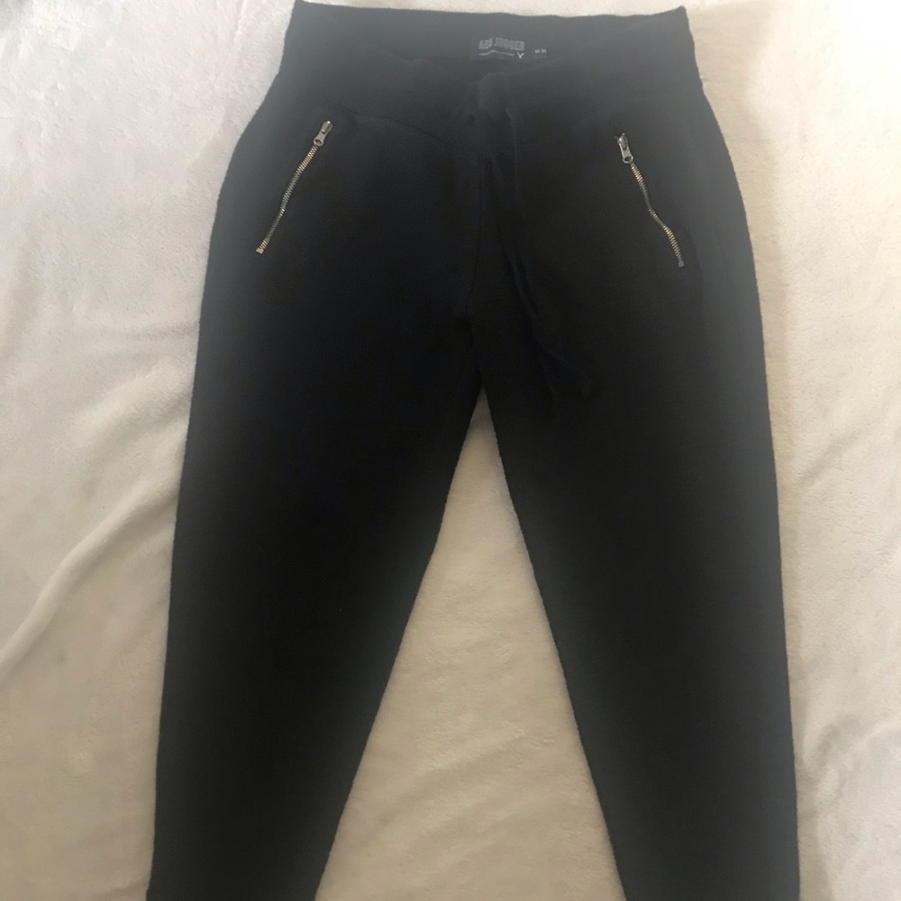 AE women’s joggers size M
